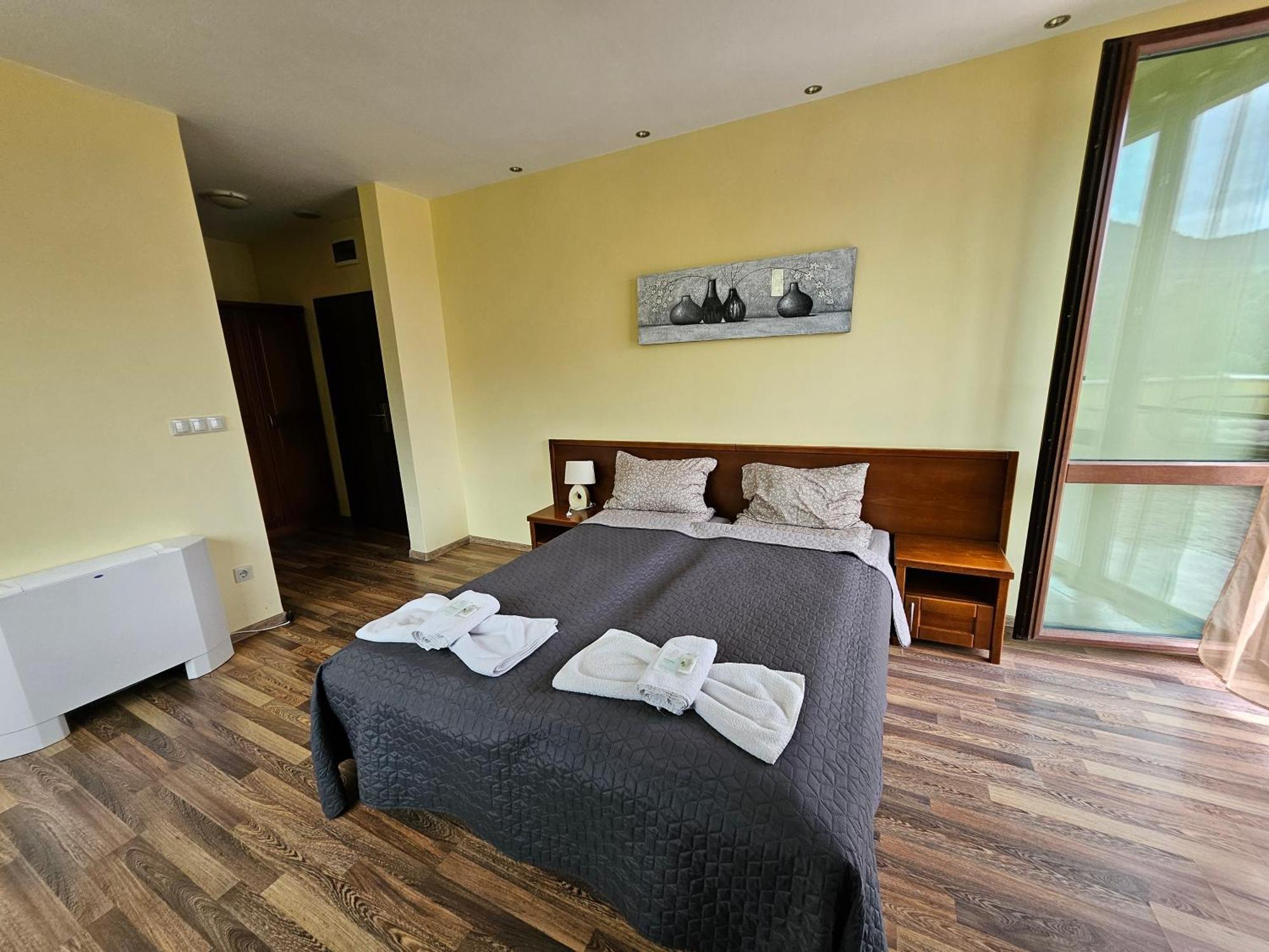 Family Hotel Komhotel ベルコヴィツァ エクステリア 写真